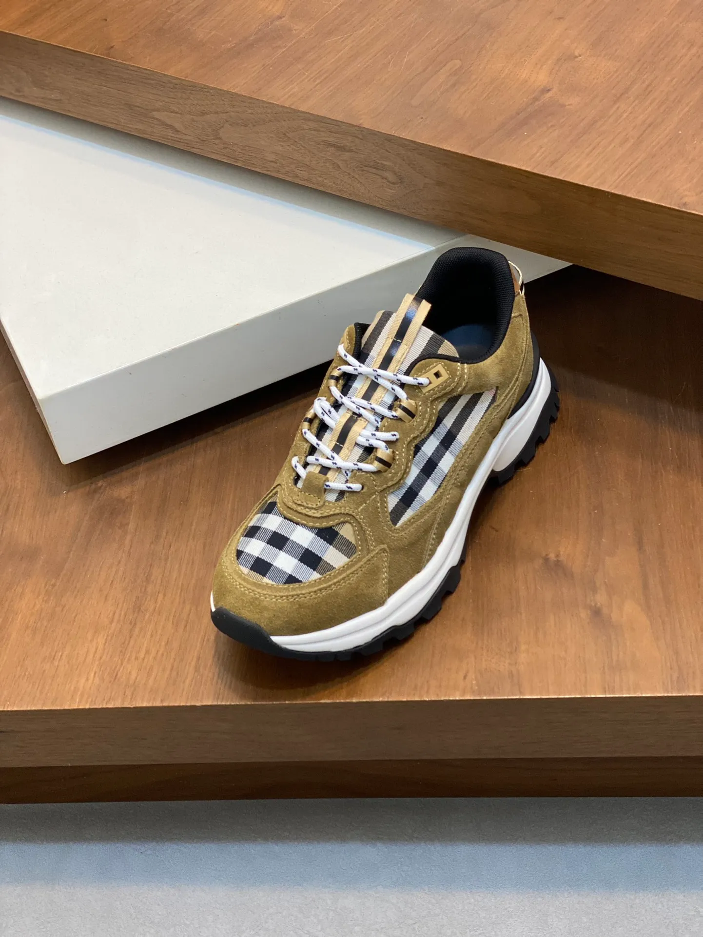 💰660 Burberry 2024🆕Ss men's classic low-cut thick-soled sneakers, made of first-grain cowhide and decorated with the new brand logo. First-layer cowhide foot pads, heel decorated with Burberry letter embossed logo, T men's men's shoes 💰U original outsole! Size: 39-44 (customized at 38.45)
